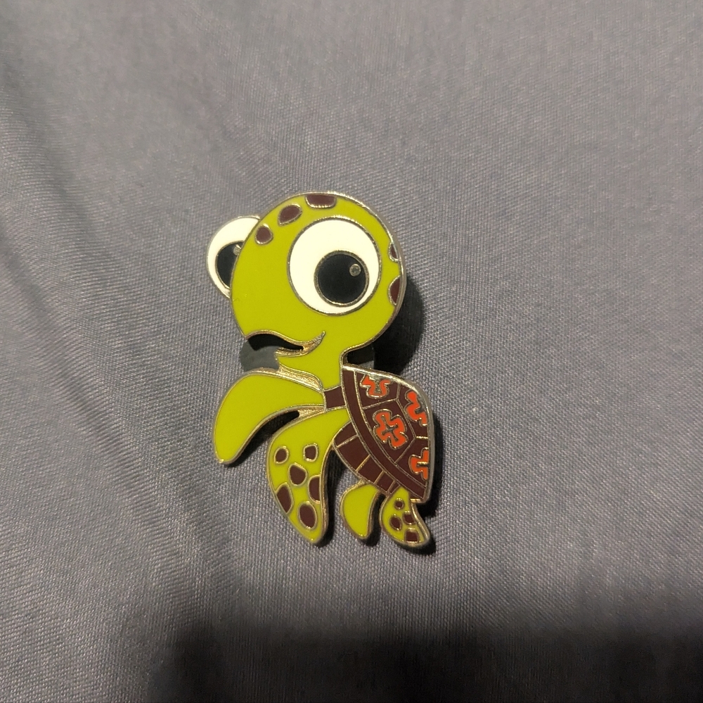 Disney Pixar Trading Pin Finding Nemo Baby Squirt the Turtle - Picture 1 of 2